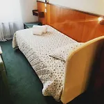 阿祖尔内皇家酒店